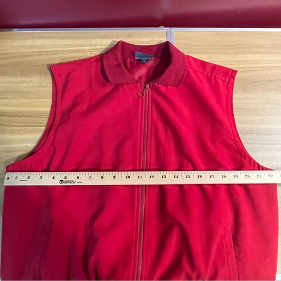 Vibrant Red Men's Vest with Zip Closure - Picture 8 of 8